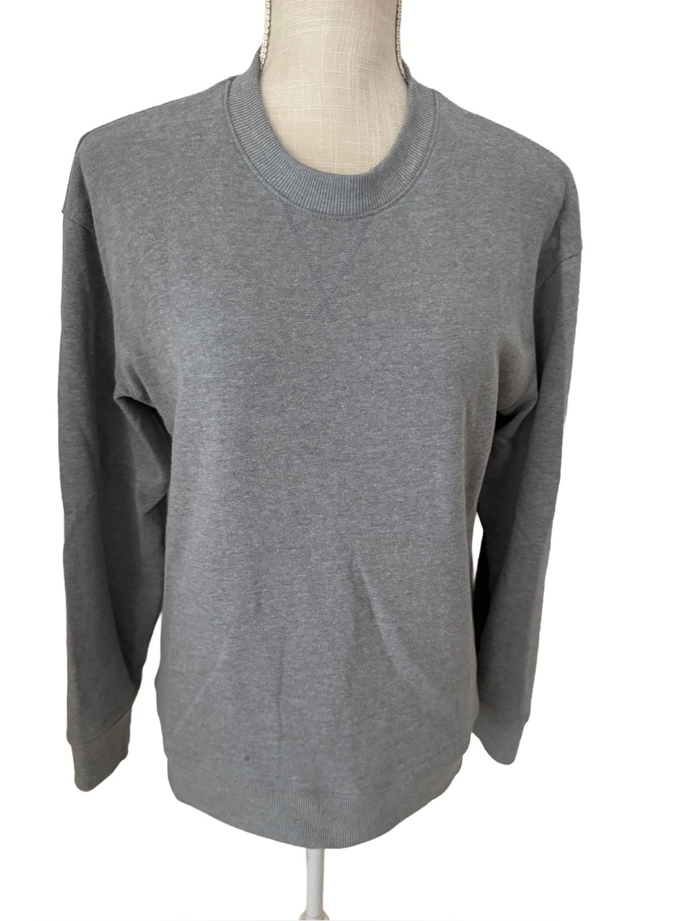 Time and Tru Gray Crewneck Pullover - Picture 1 of 6